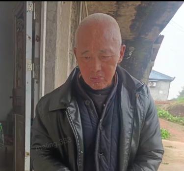 走失者照片 宜宾市寻人：六旬老人走失，穿黑色皮...
