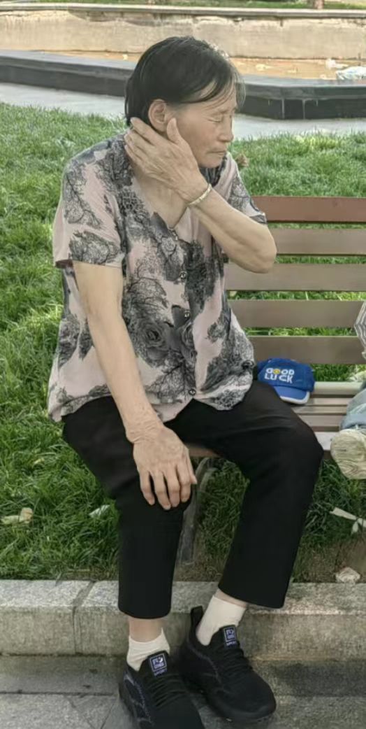 走失者照片 平顶山市寻人：七旬老太走失，患阿尔...