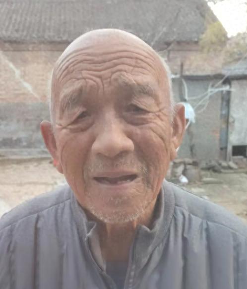 走失者照片 菏泽市寻人：八旬老人走失，骑暗红色...