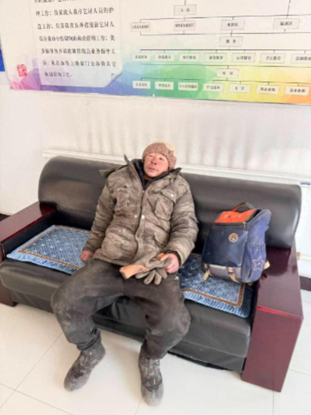 走失者照片 辽阳灯塔寻亲：中年男子被救助，穿深...