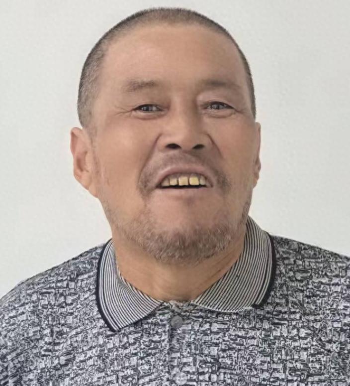 走失者照片 平顶山市寻亲：五旬男子被救助，穿蓝...
