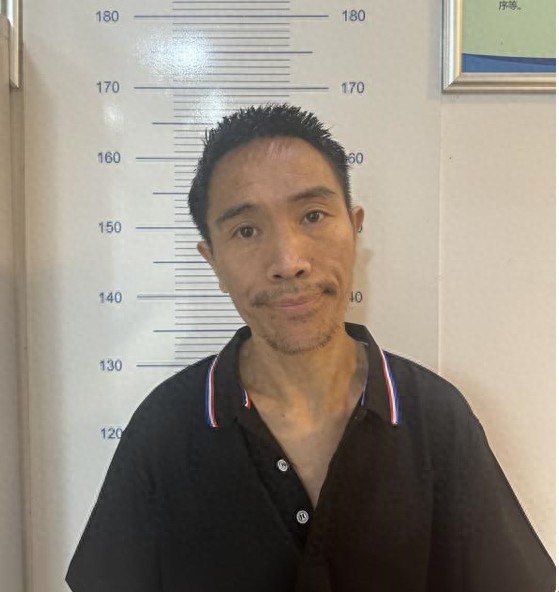 走失者照片 枣庄市寻亲：中年男子被救助，穿灰色...