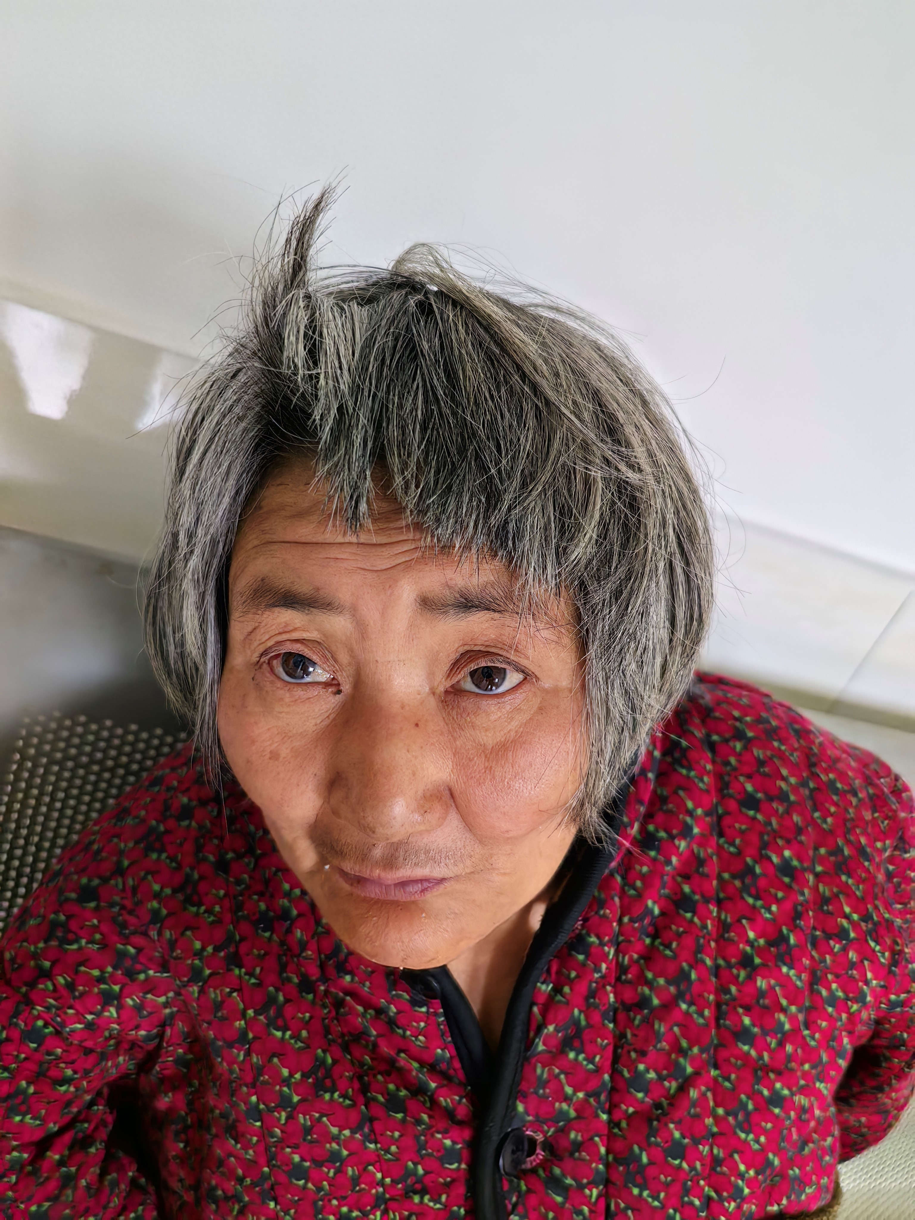 走失者照片 广安市寻亲：六旬老太被救助，高1米...