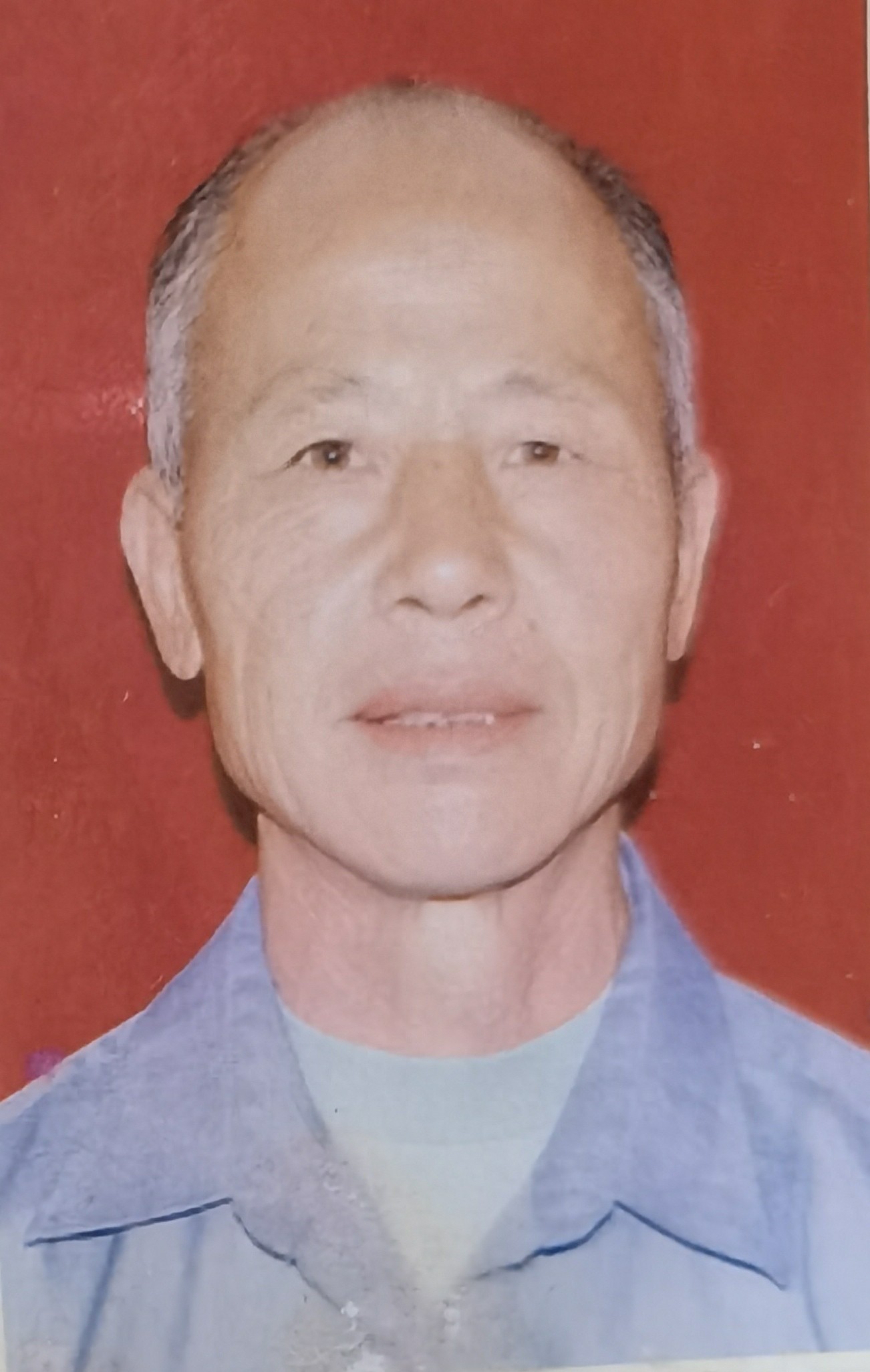 走失者照片 赣州市寻人：七旬老人走失，穿黑色羽...