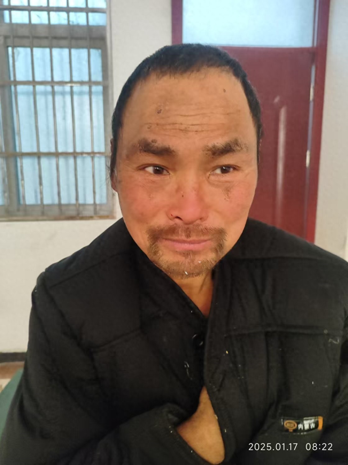 走失者照片 南阳市寻亲：五旬男子被救助，穿黑色...