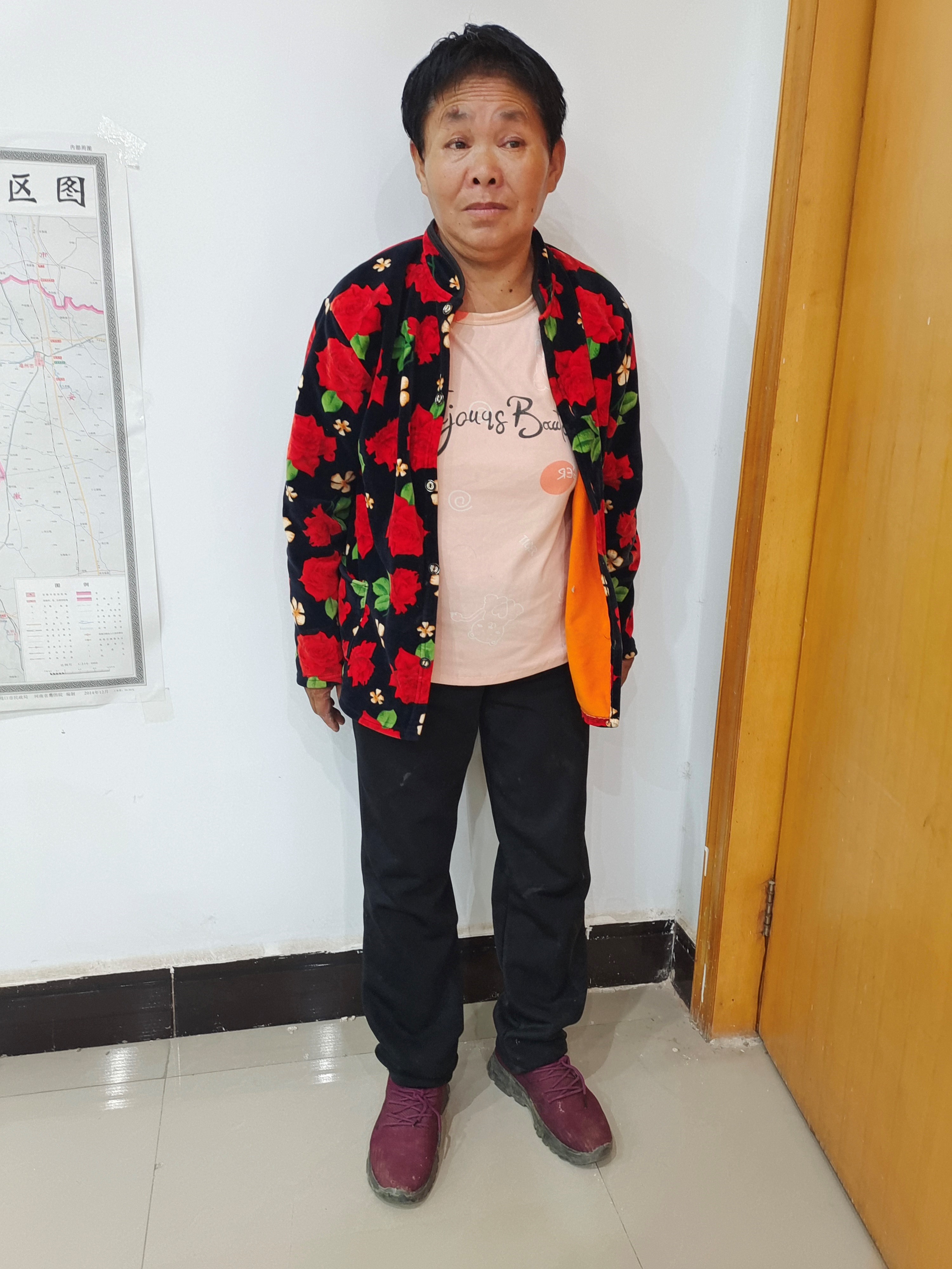 走失者照片 周口市寻亲：六旬老太被救助，穿黑底...