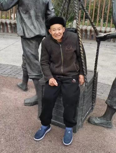 走失者照片 成都市寻人：七旬老人走失，穿黑色长...