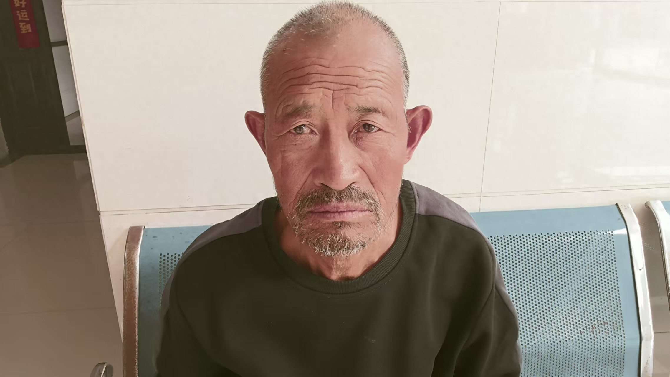 走失者照片 邯郸市寻亲：六旬老人被救助，穿灰色...