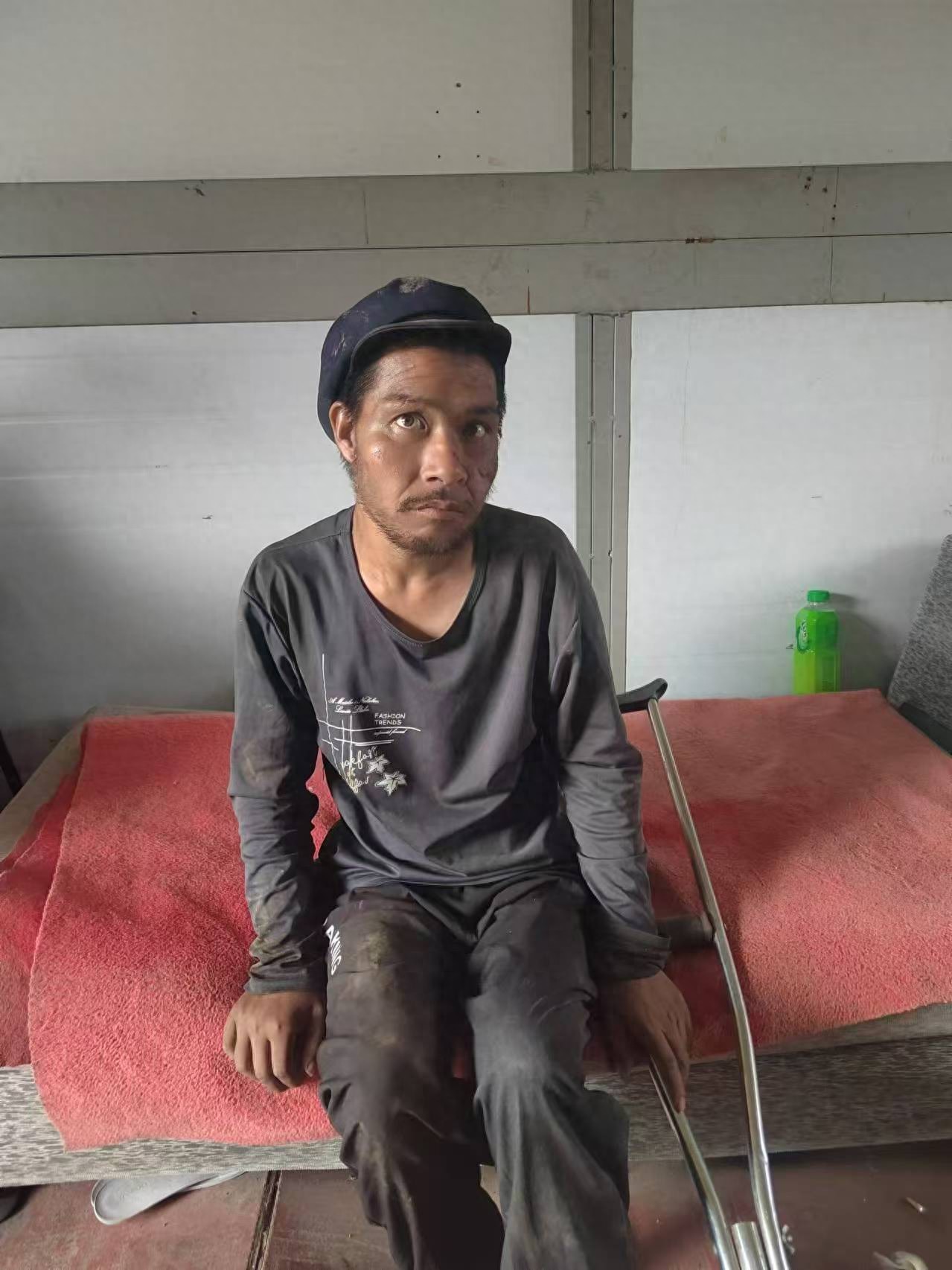 走失者照片 乌鲁木齐市寻亲：中年男子被救助，戴...