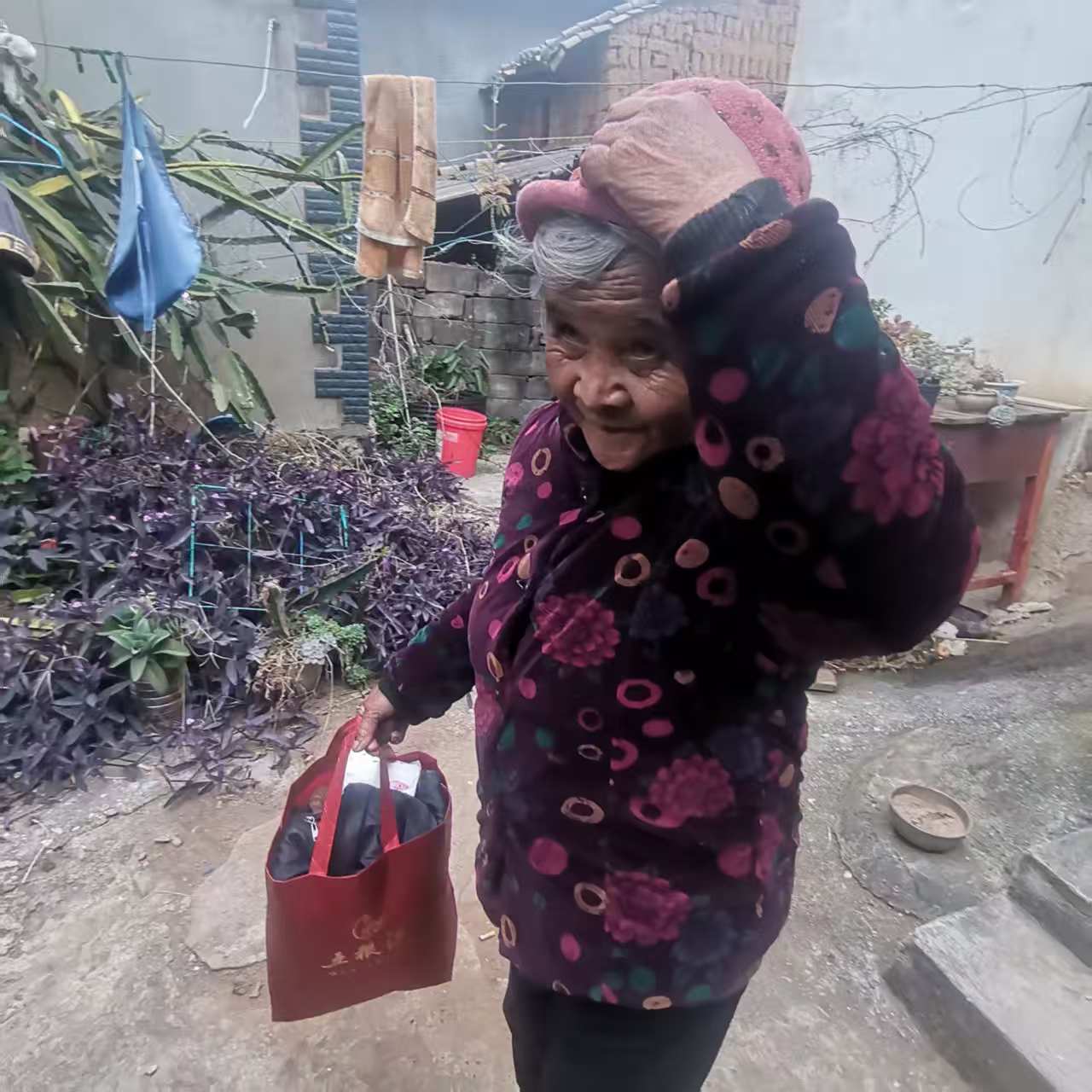 走失者照片 红河州个旧市寻人：七旬老太走失，患...