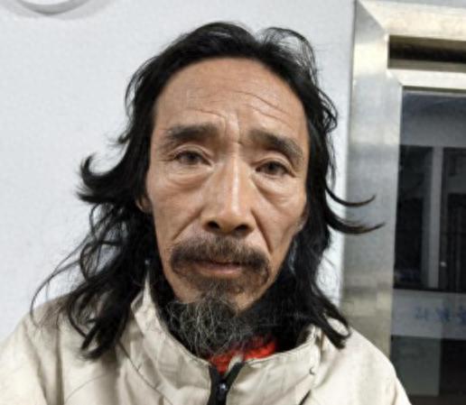 走失者照片 眉山市寻亲：五旬男子被救助，穿白色...