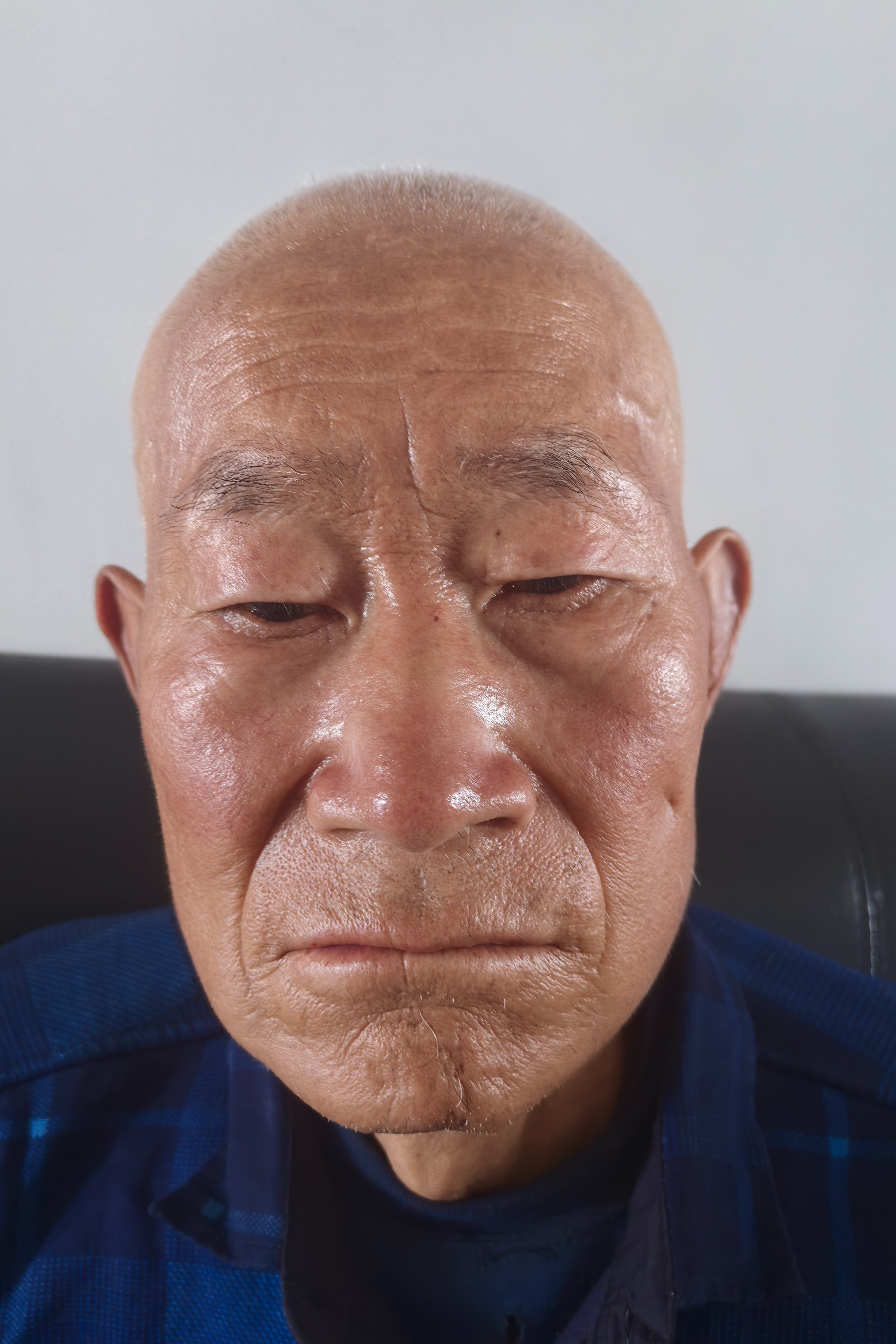 走失者照片 宝鸡市寻亲：六旬老人被救助，穿蓝色...