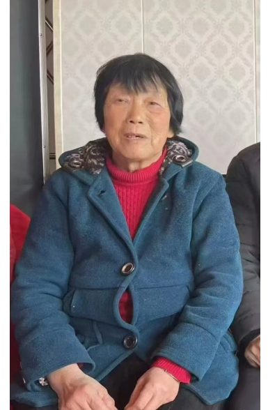 走失者照片 渭南市寻人：七旬老太走失，戴红色帽...