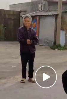 走失者照片 新乡市辉县市寻人：七旬老太走失，穿...