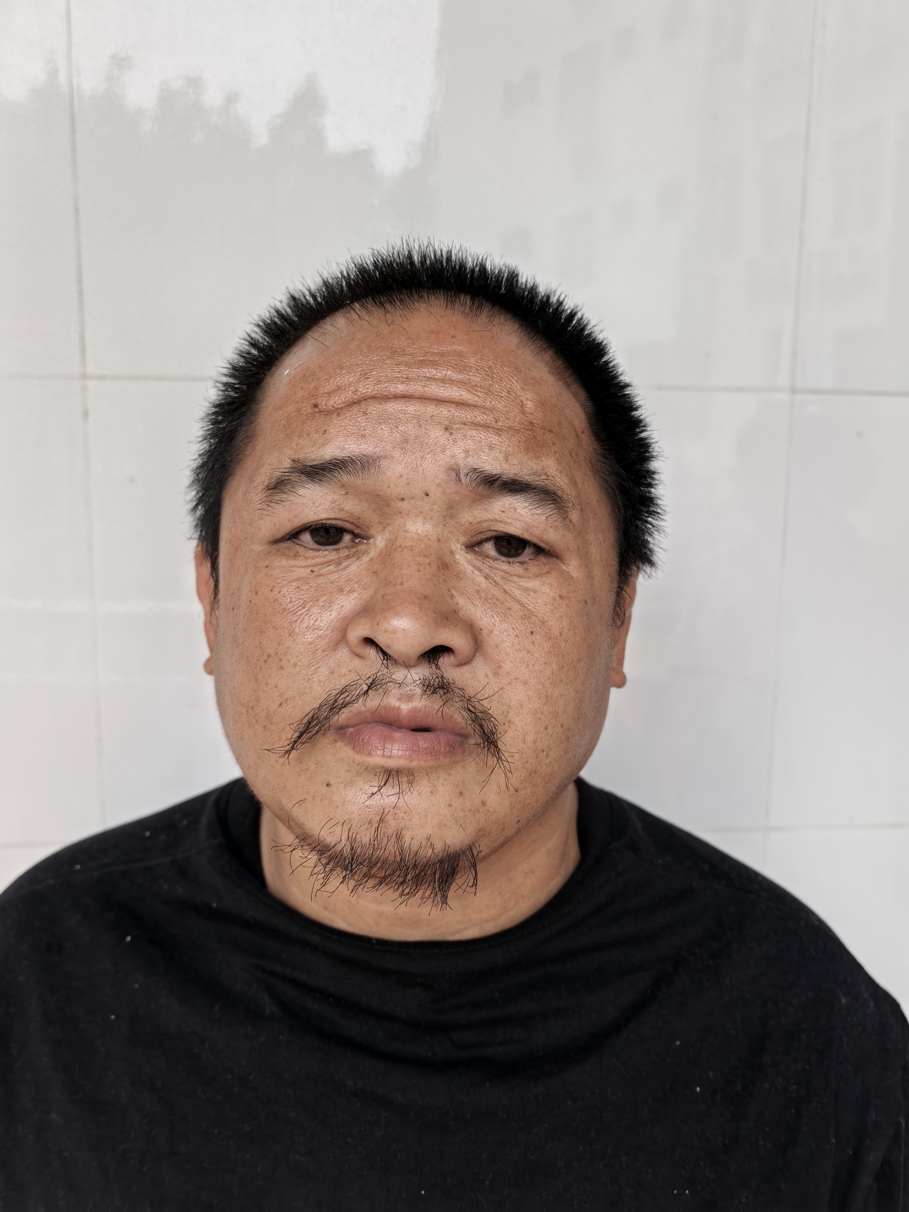 走失者照片 南宁市寻亲：中年男子被救助，自述叫...