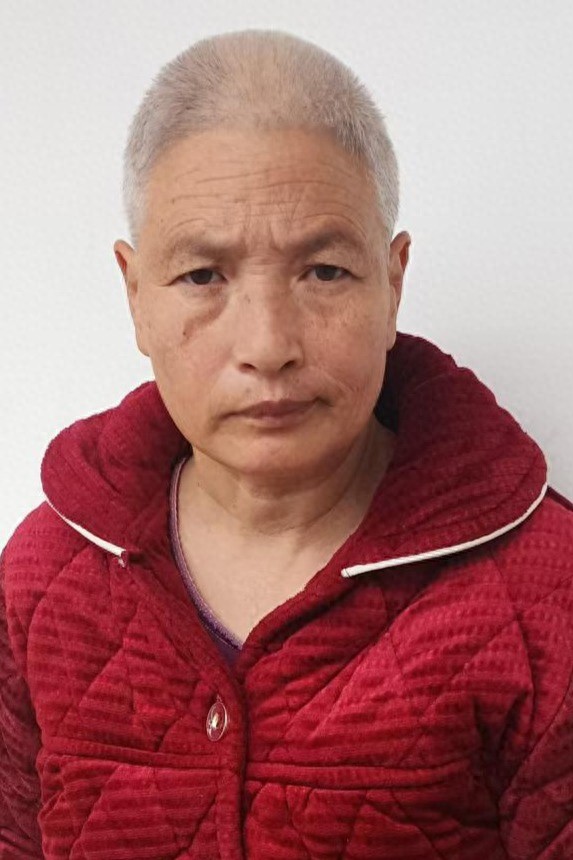 走失者照片 连云港市寻亲：六旬老太被救助，穿红...