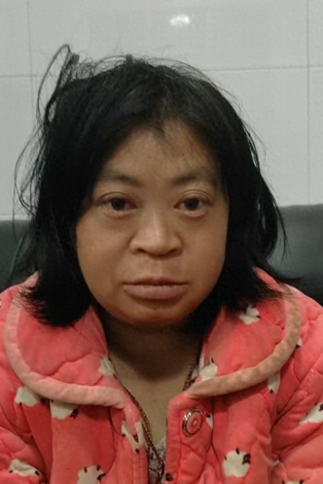 走失者照片 娄底市寻亲：中年女子被救助，穿红色...