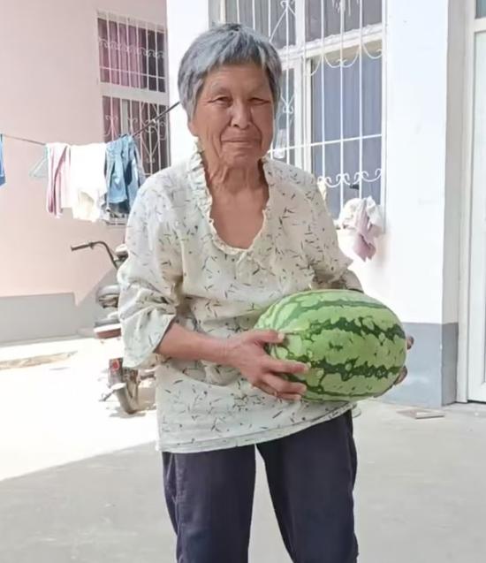 走失者照片 南阳市寻人：六旬老太走失，驼背，高...