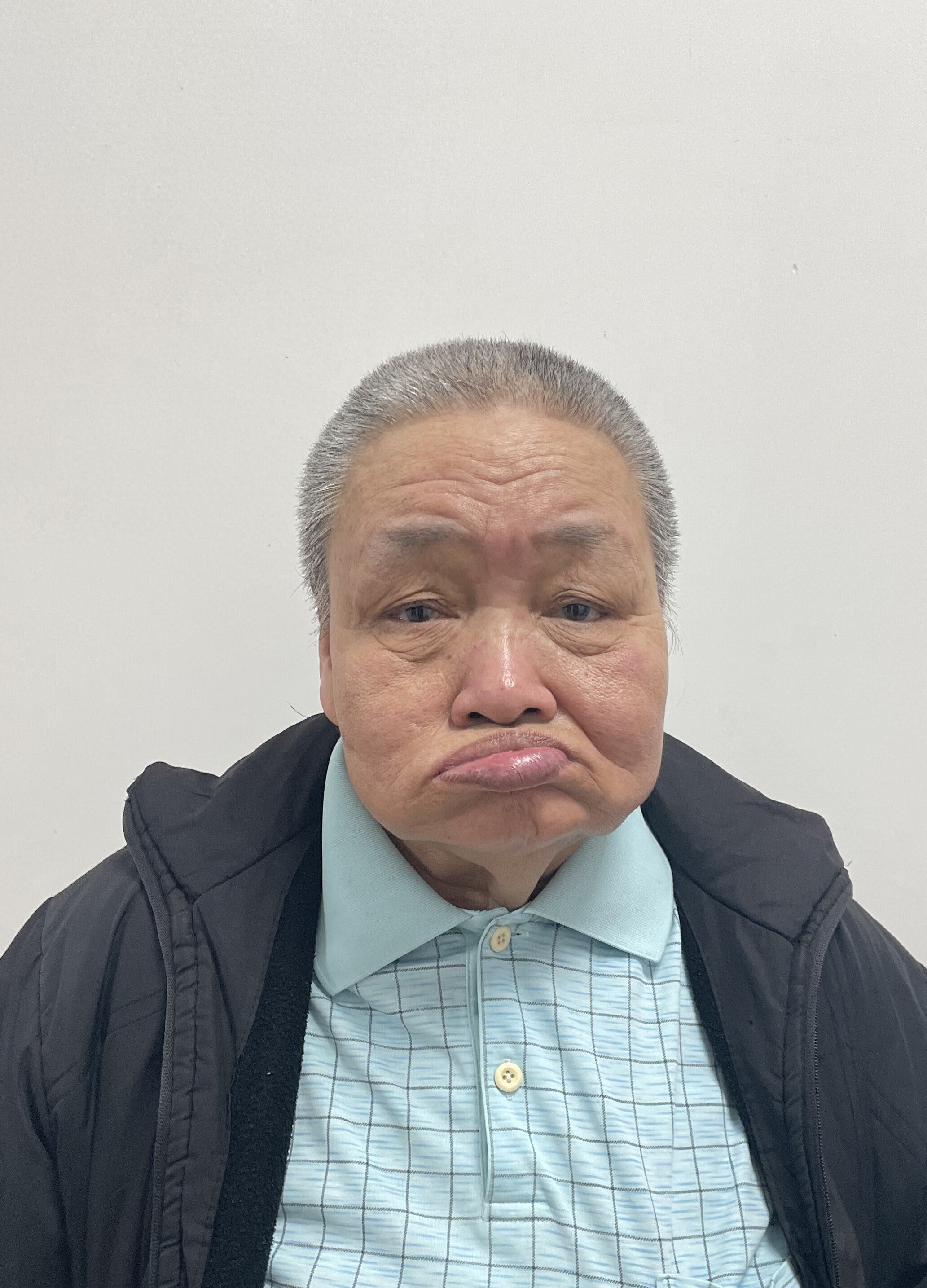走失者照片 重庆市寻亲：六旬老太被救助，穿黑色...
