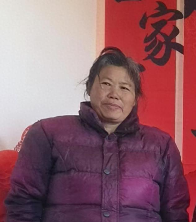 走失者照片 商洛市寻人：五旬女子走失，穿红色棉...