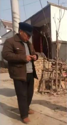 走失者照片 周口市寻人：六旬老人走失，戴草帽，...