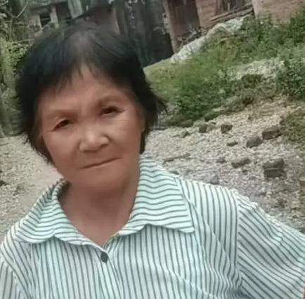 走失者照片 钦州市寻人：七旬老太走失，穿深草绿...