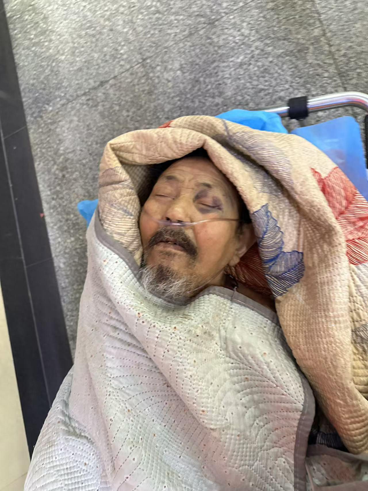 走失者照片 哈尔滨市寻亲：七旬老人被救助，穿蓝...