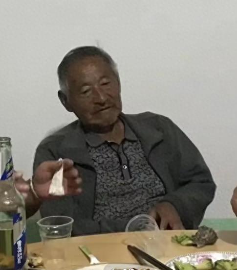 走失者照片 菏泽市寻人：七旬老人走失，穿蓝色棉...