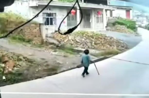 走失者照片 昭通市寻人：八旬老太走失，穿花衬衫...