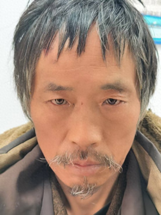 走失者照片 驻马店市寻亲：中年男子被救助，穿浅...