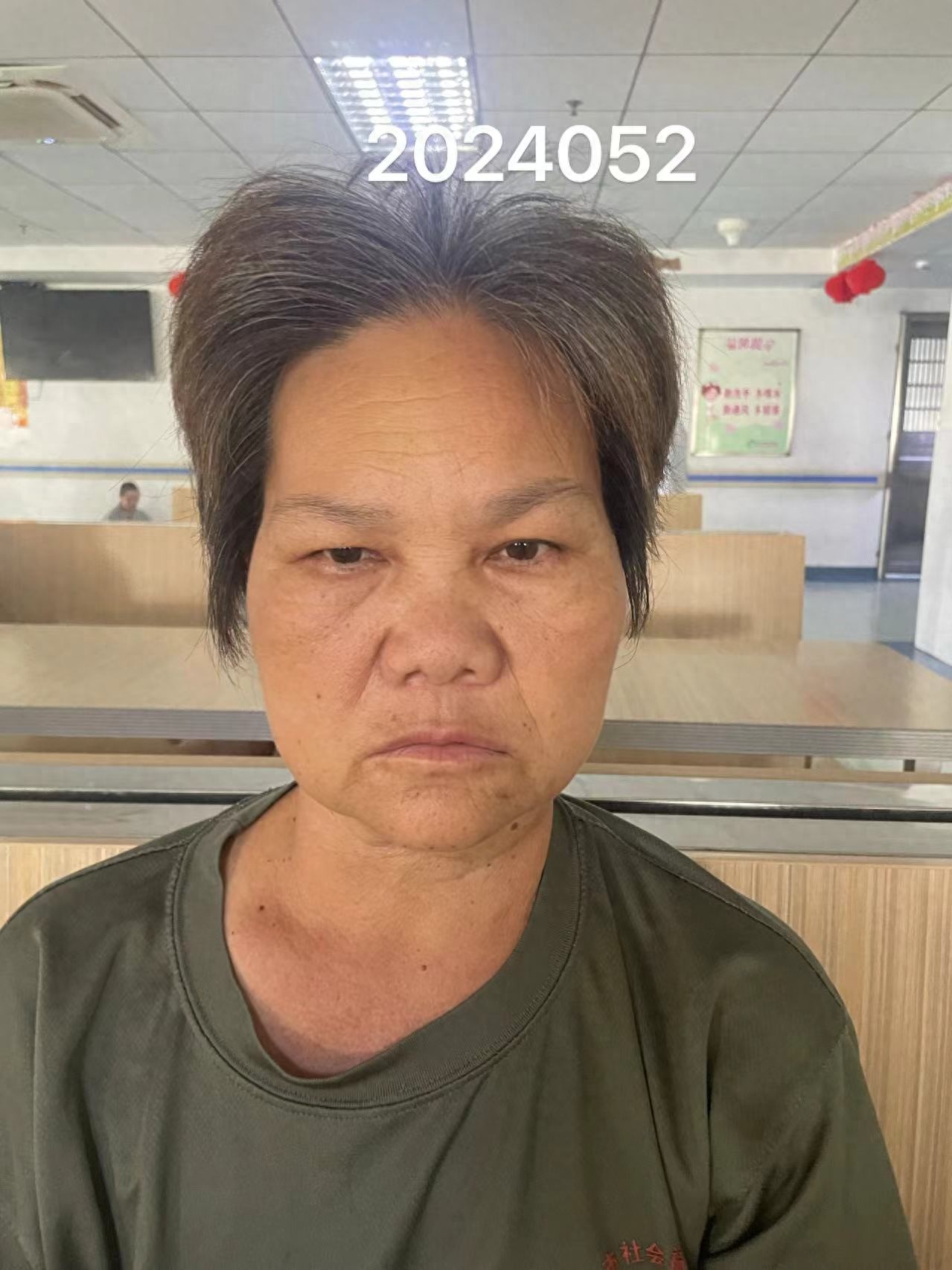 走失者照片 南宁市寻亲：六旬老太被救助，穿蓝色...