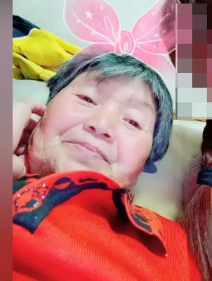走失者照片 威海市寻人：七旬老太走失，戴红色帽...