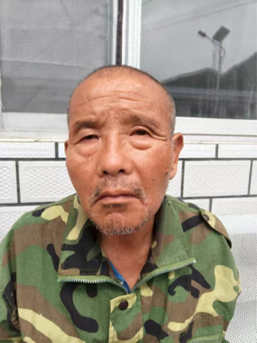 走失者照片 保定市寻亲：六旬老人被救助，穿黑色...