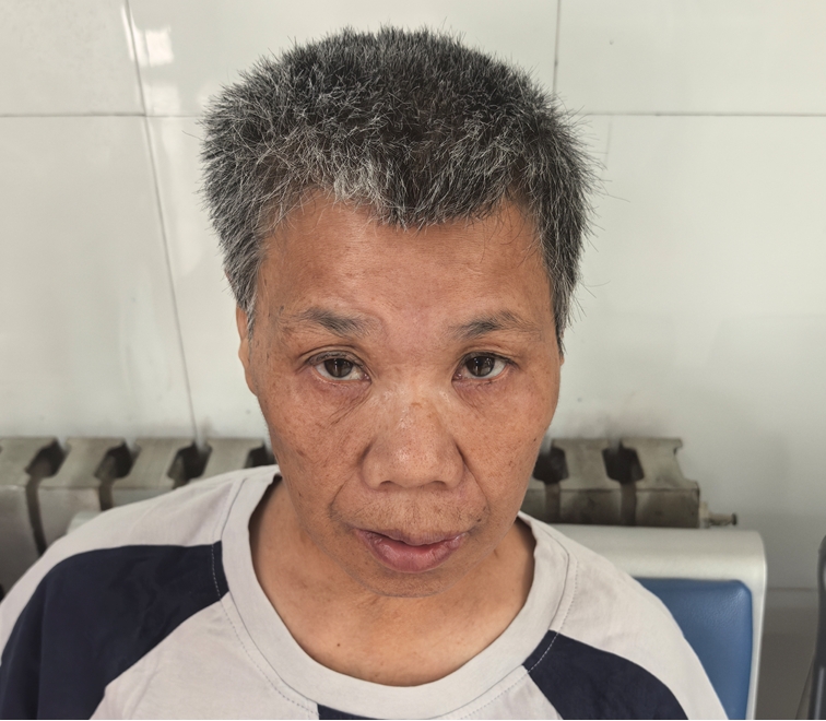 走失者照片 濮阳市寻亲：六旬老太被救助，花白短...