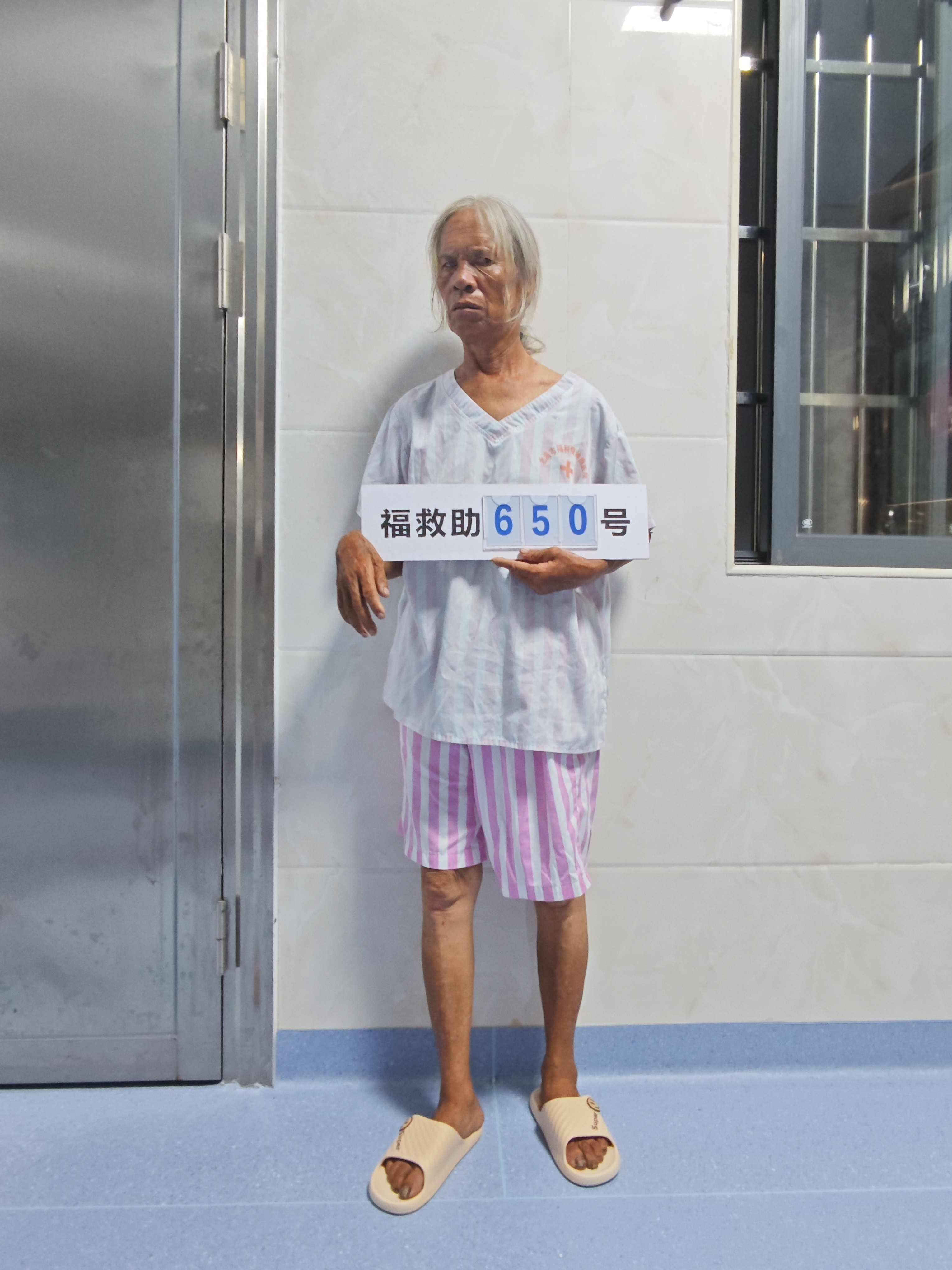 走失者照片 北海市寻亲：六旬老太被救助，穿黑色...