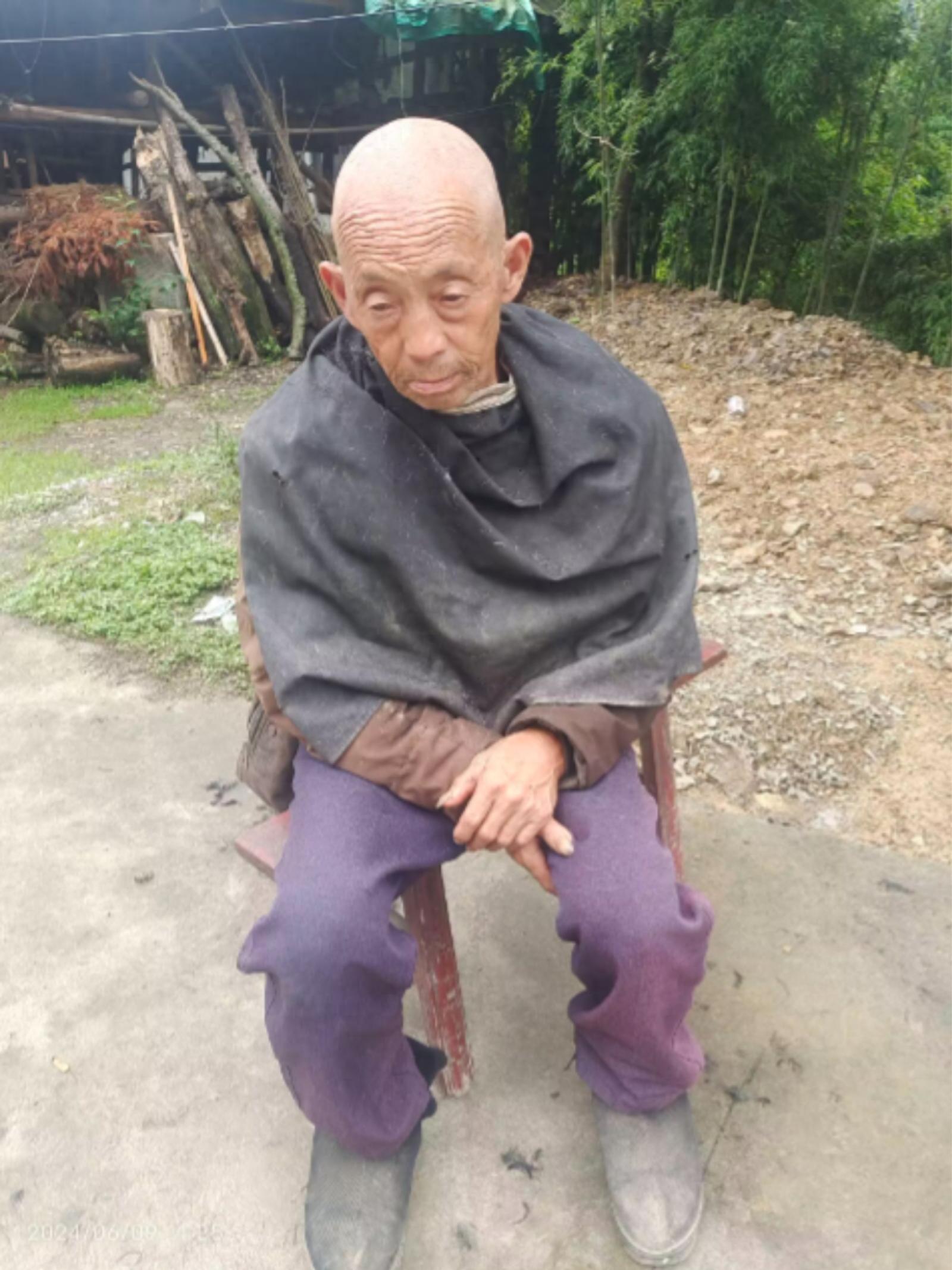 走失者照片 铜仁市寻人:七旬老人走失,穿黑色衣...