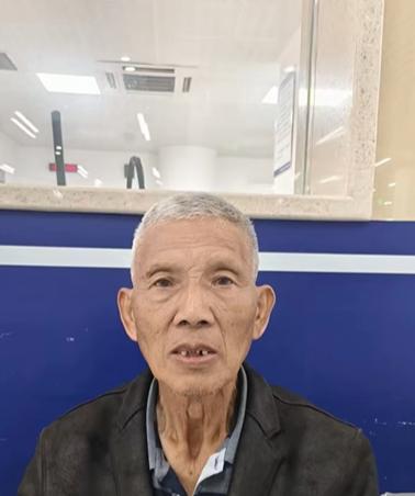 走失者照片 贵阳市寻人：七旬老人走失，穿灰蓝相...