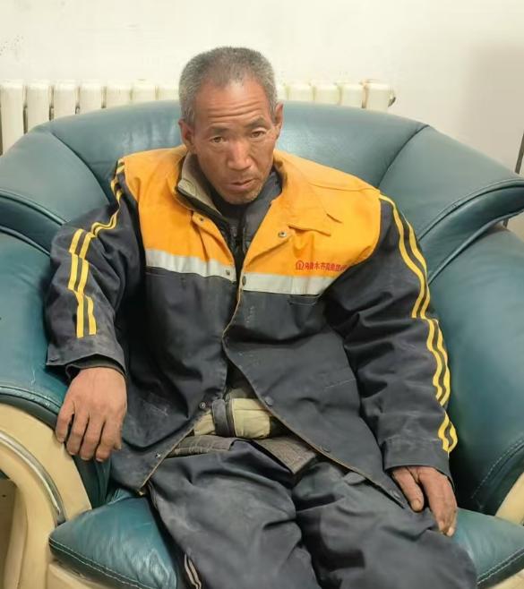 走失者照片 乌鲁木齐市寻亲：五旬男子被救助，穿...