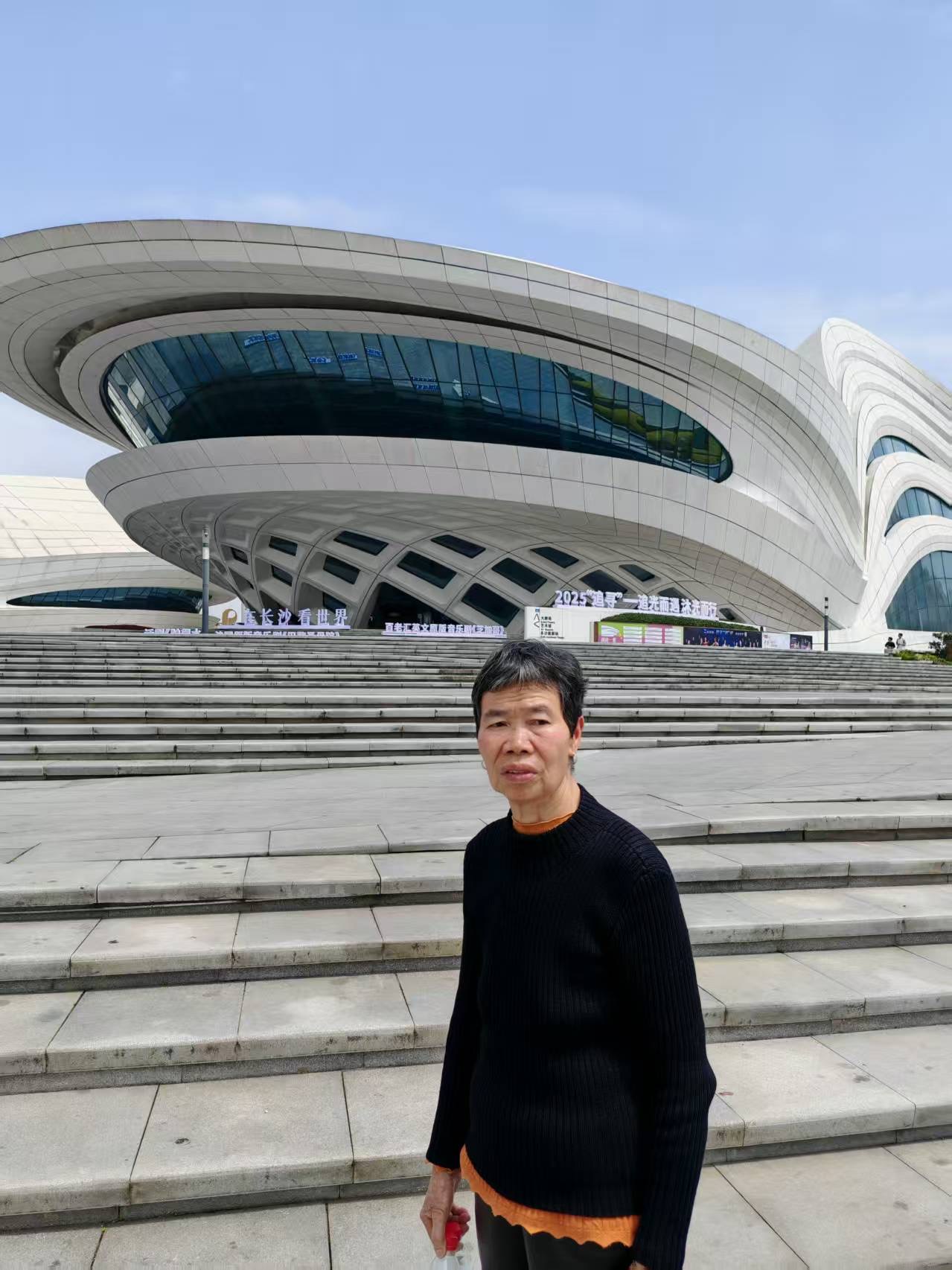 走失者照片 湘潭市湘乡市寻人：七旬老太走失，穿...