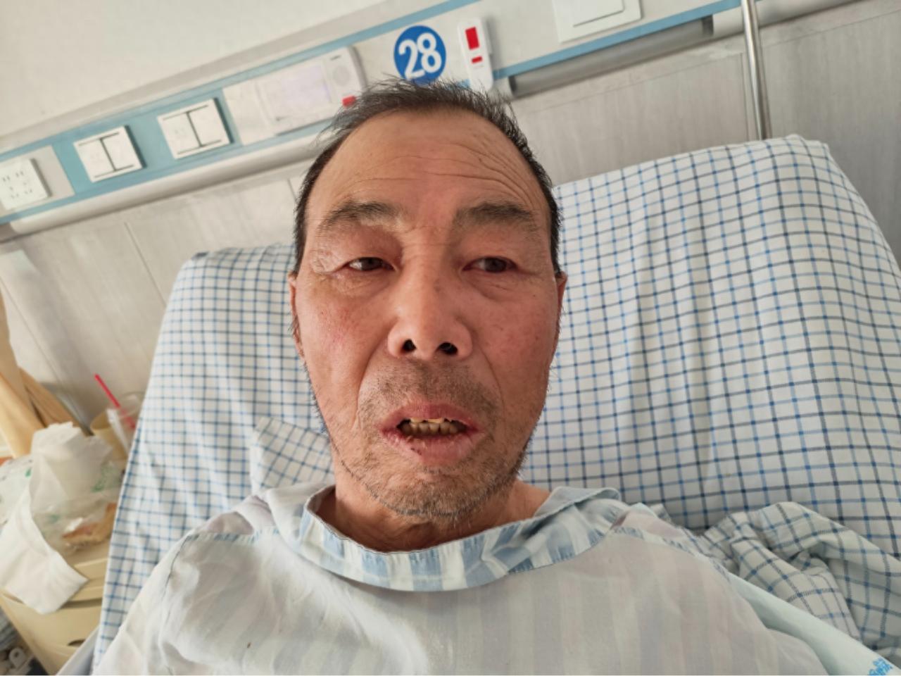走失者照片 石嘴山市寻亲：六旬老人被救助，穿黑...