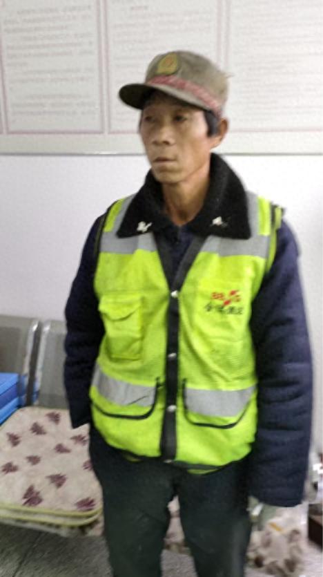 走失者照片 盐城市寻亲：中年男子被救助，高1米...
