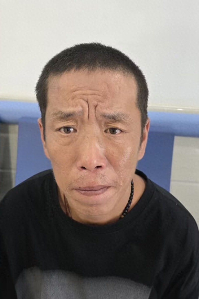 走失者照片 天津市寻亲：中年男子被救助，穿黑色...