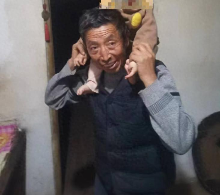 走失者照片 大连市寻人：七旬老人走失，患小脑萎...