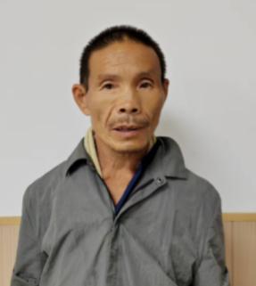走失者照片 新乡市寻亲：六旬老人被救助，穿灰色...