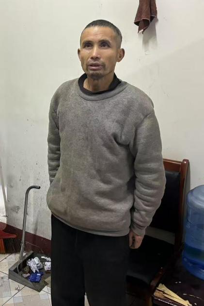 走失者照片 怀化市寻亲：五旬男子被救助，穿灰色...
