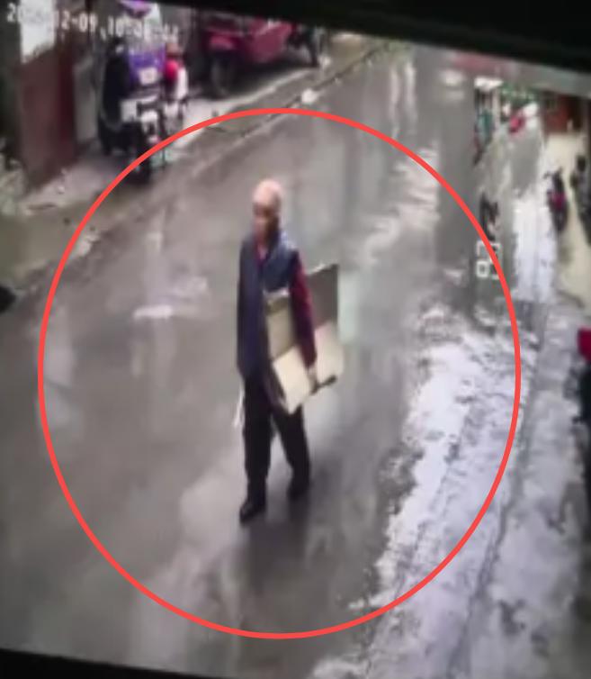 走失者照片 毕节市寻人：八旬老太走失，穿蓝色印...