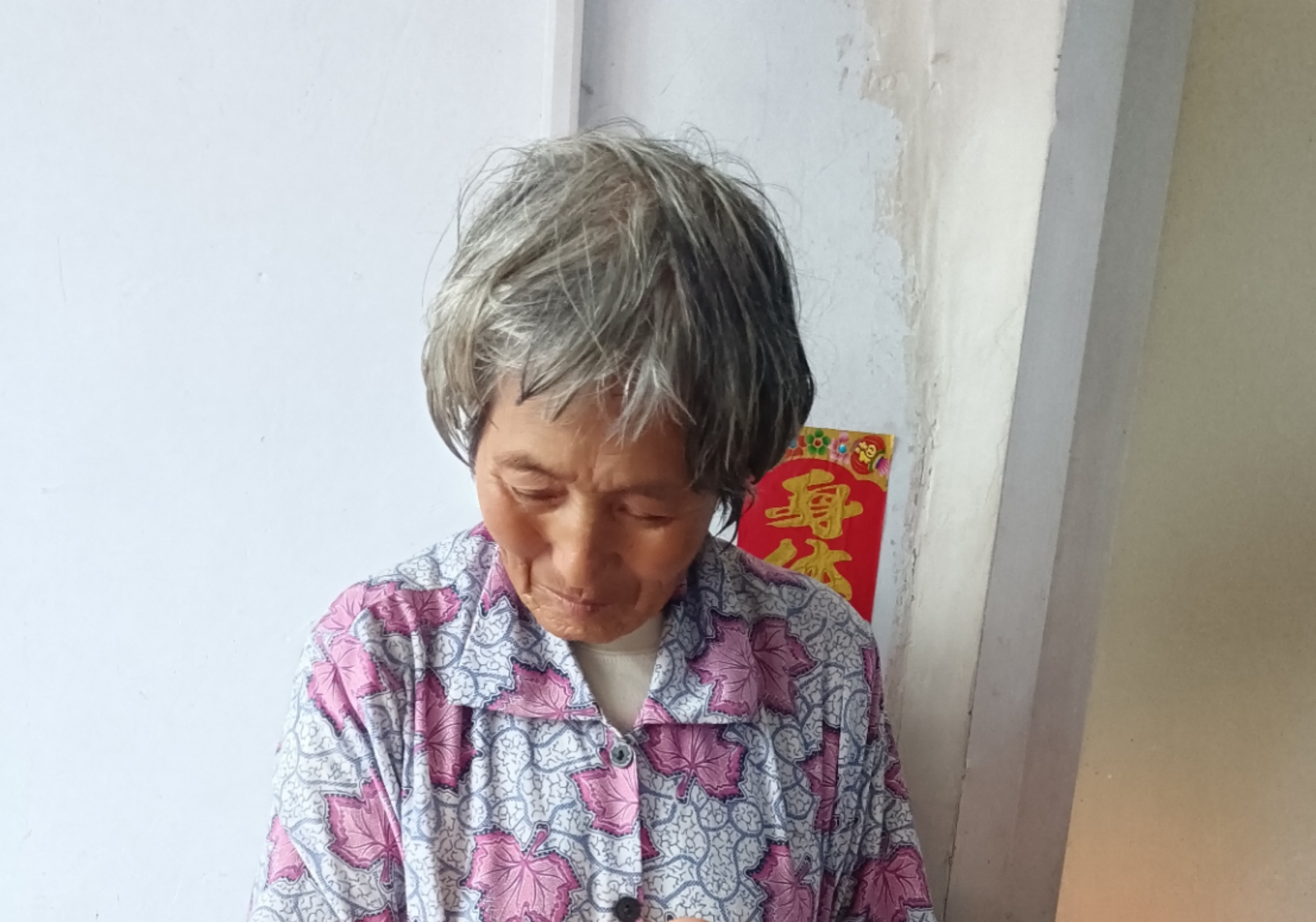 走失者照片 日照市寻人：六旬老太走失，穿深色碎...
