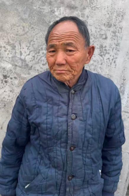 走失者照片 唐山市寻亲：六旬老人被救助，穿藏蓝...