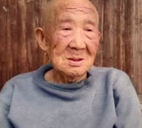 走失者照片 湘西州寻人：九旬老人走失，穿军绿色...