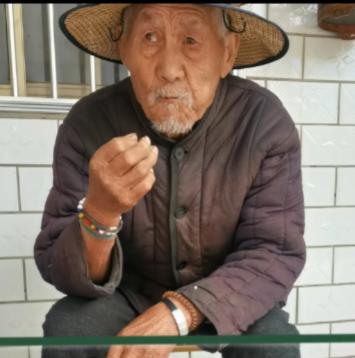 走失者照片 商丘市寻人：七旬老人走失，穿灰色衣...